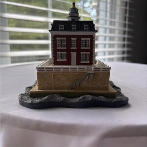 Danbury Mint New London Ledge Lighthouse Figurine